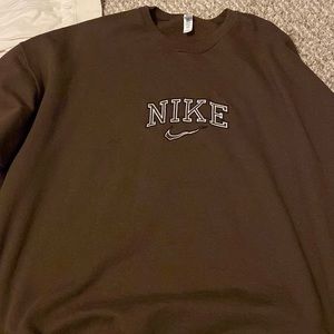 dark brown nike sweatshirt